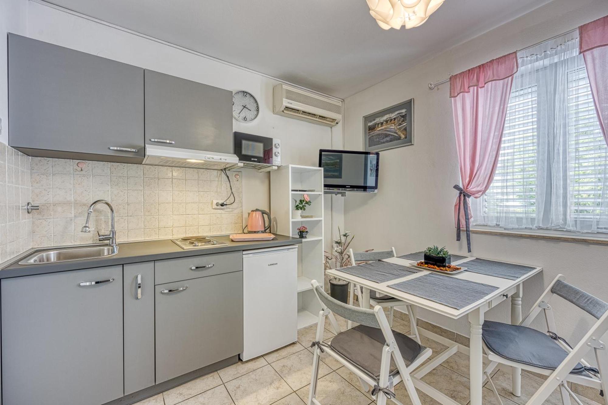 Studio Apartmani Ivanda มาคาร์สกา ภายนอก รูปภาพ